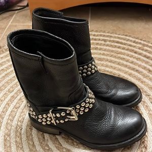 Steve Madden black boots